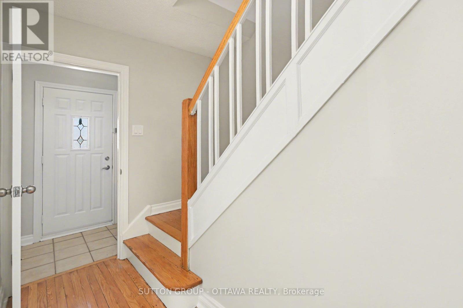 1071 Aldea Avenue, Ottawa, Ontario  K1H 8B8 - Photo 3 - X13229100