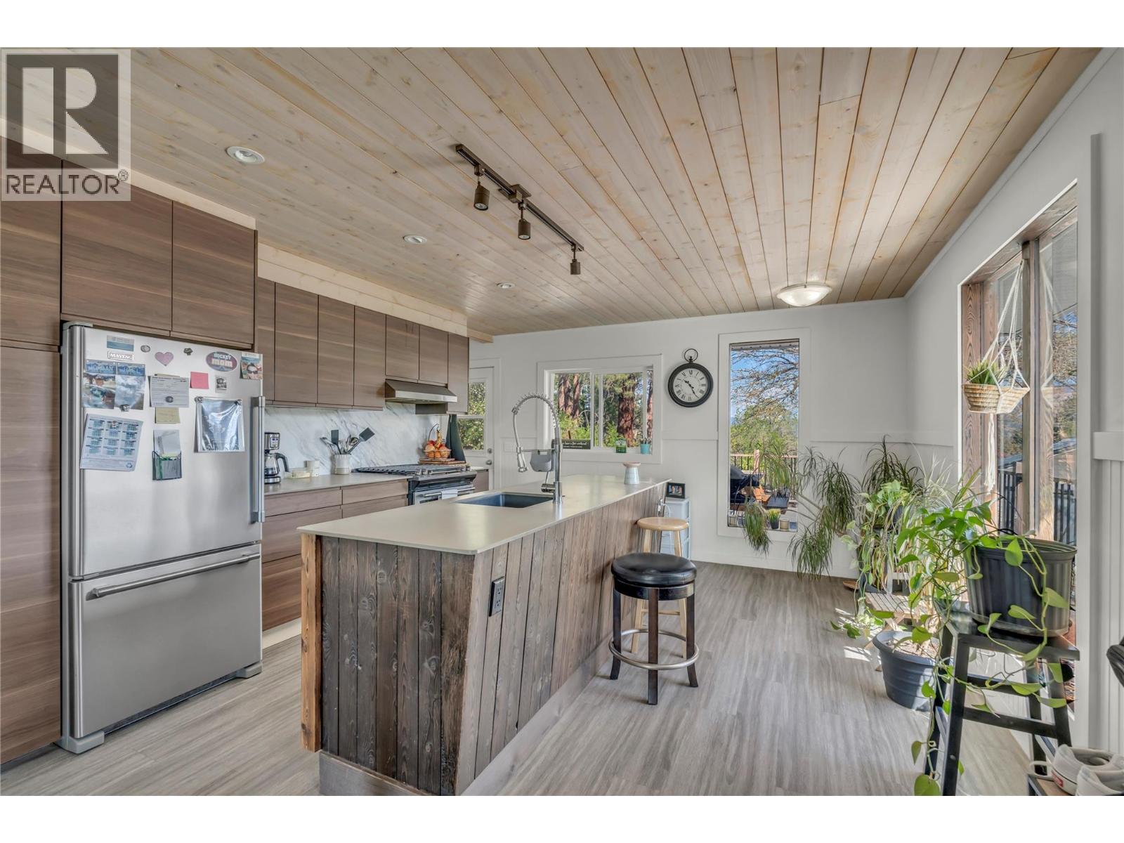 3909 Gartrell Road Summerland Photo 6