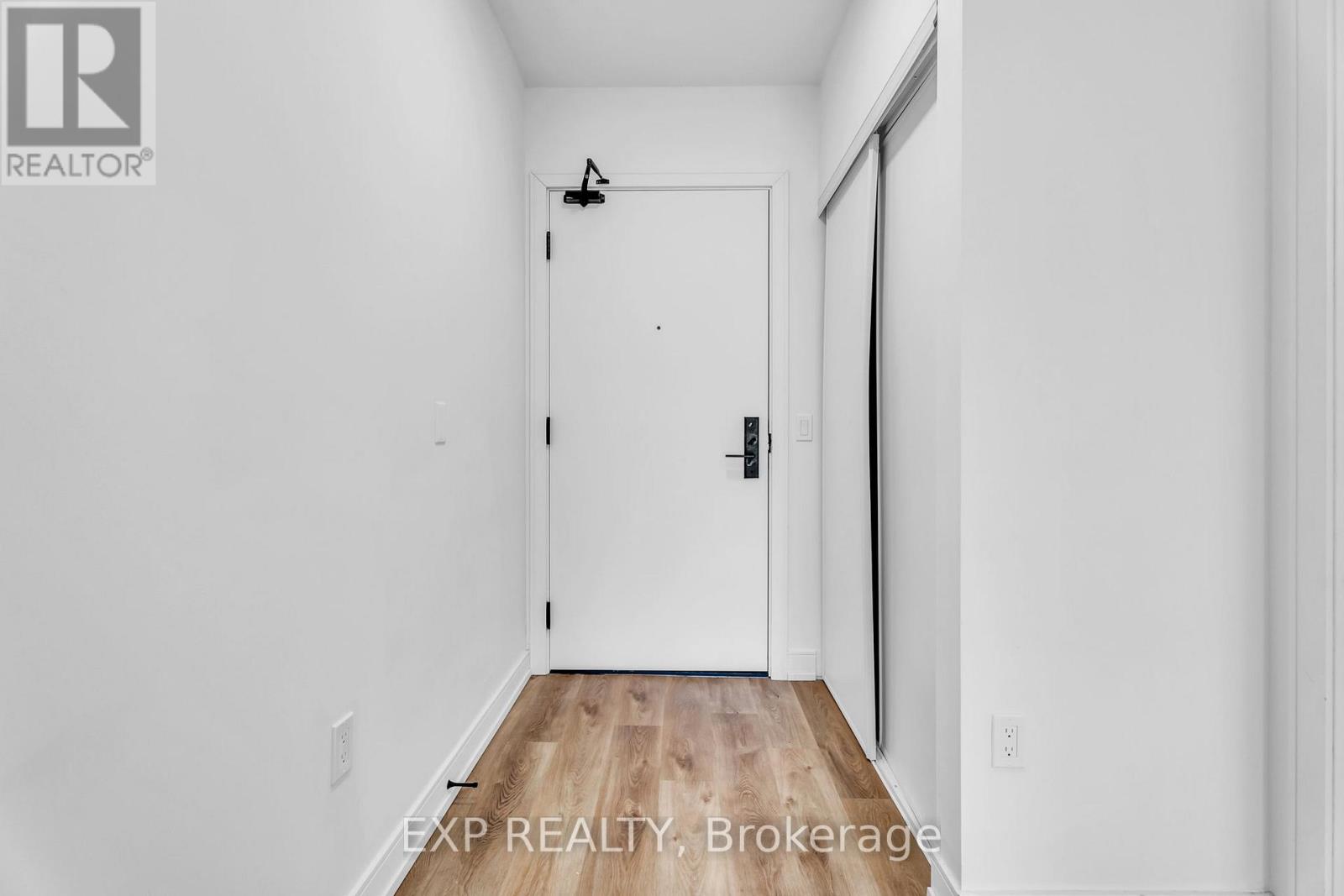 828 - 1 Jarvis Street, Hamilton, Ontario  L8R 3J2 - Photo 3 - X13228740