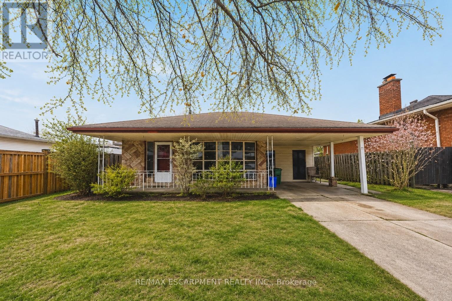 71 HOOVER CRESCENT, Hamilton, Ontario