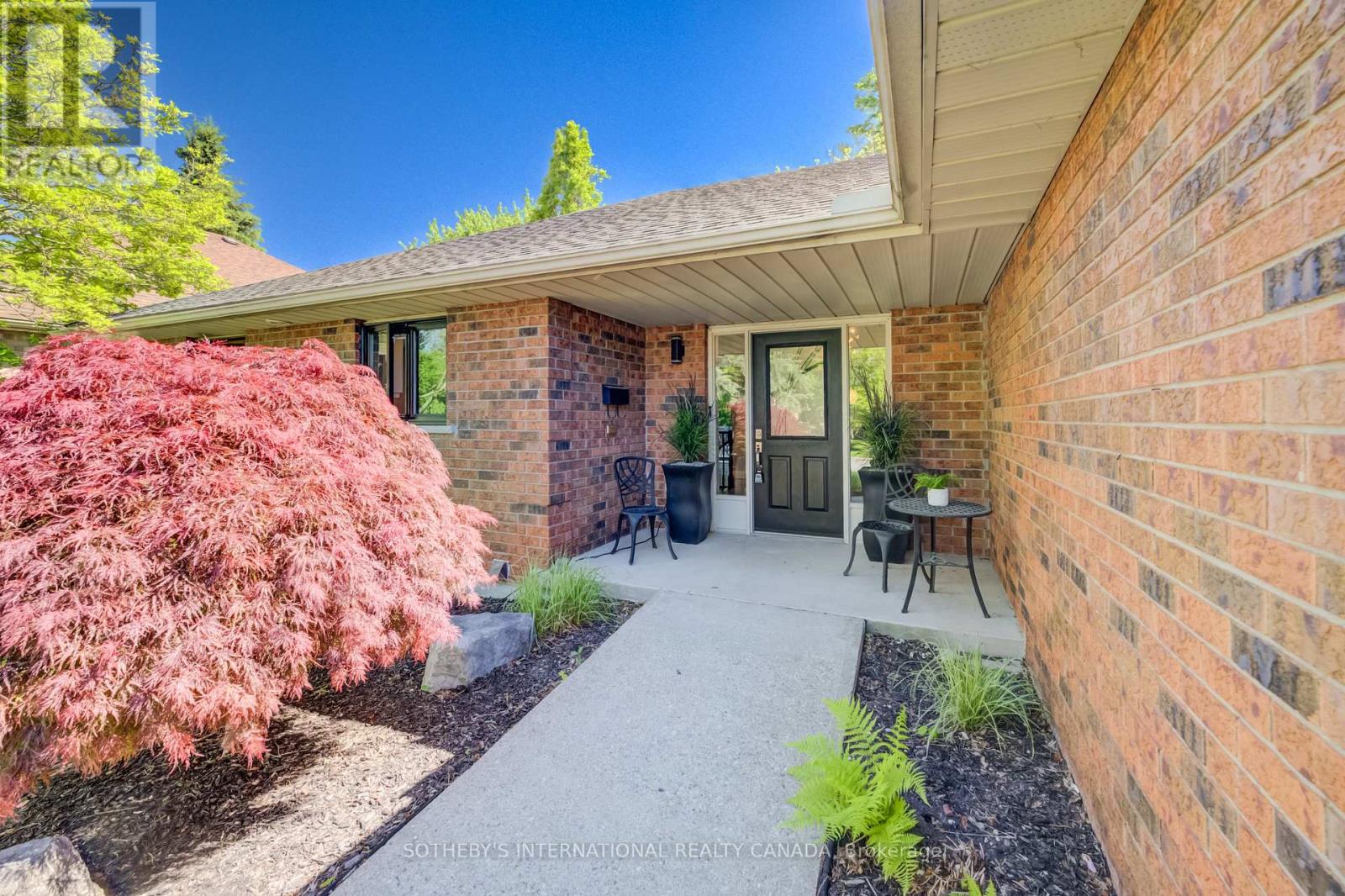304 Auburn Drive, Waterloo, Ontario  N2K 3K5 - Photo 3 - X13229038