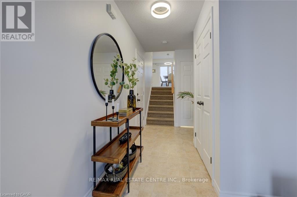 A4 - 20 David Bergey Drive, Kitchener, Ontario  N2E 0B1 - Photo 4 - X13229062