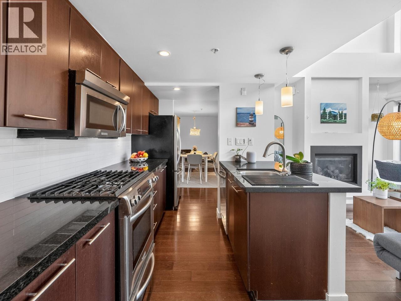Ph1 1288 Chesterfield Avenue, North Vancouver, British Columbia  V7M 0B1 - Photo 3 - R3130867