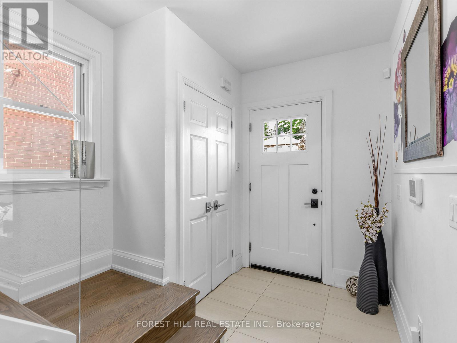 192 Glen Cedar Road, Toronto, Ontario  M6C 3H1 - Photo 4 - C13229130
