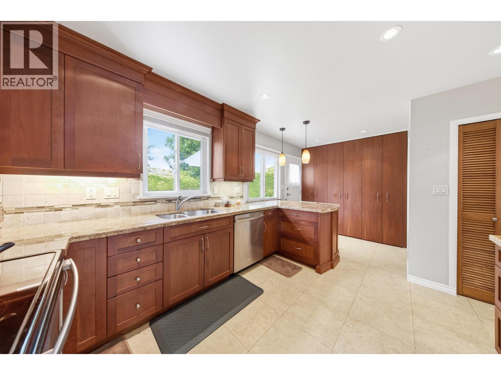 4713 46 Avenue, Delta, British Columbia  V4K 1N2 - Photo 4 - R3130902
