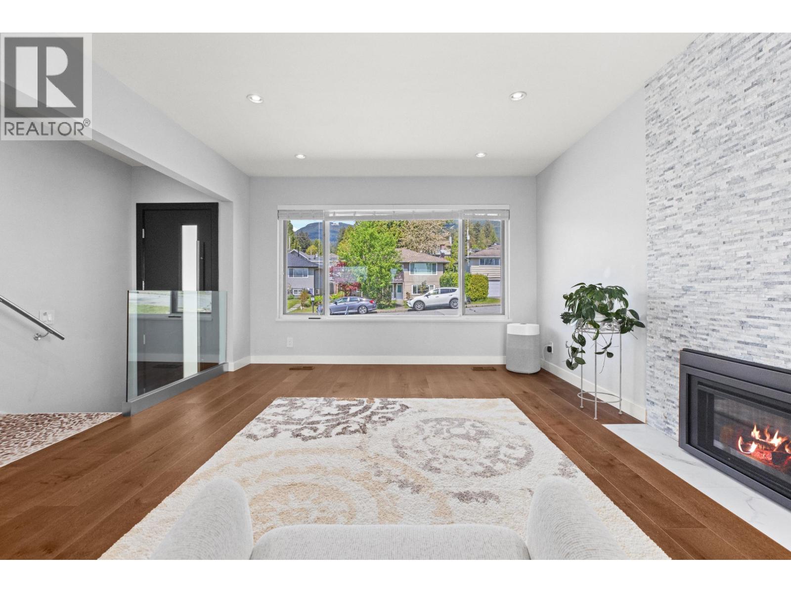 219 E 26th Street, North Vancouver, British Columbia  V7N 1A7 - Photo 3 - R3130907