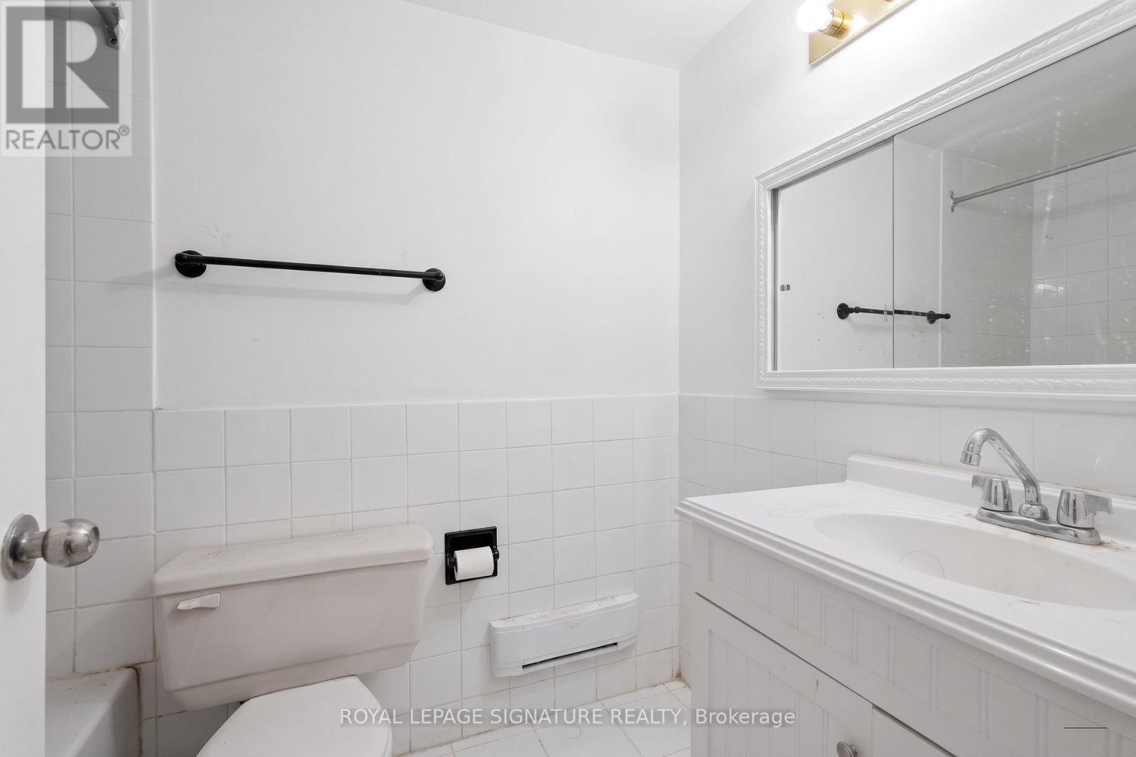 227 Woodfield Road, Toronto, Ontario  M4L 2W8 - Photo 14 - E13229230