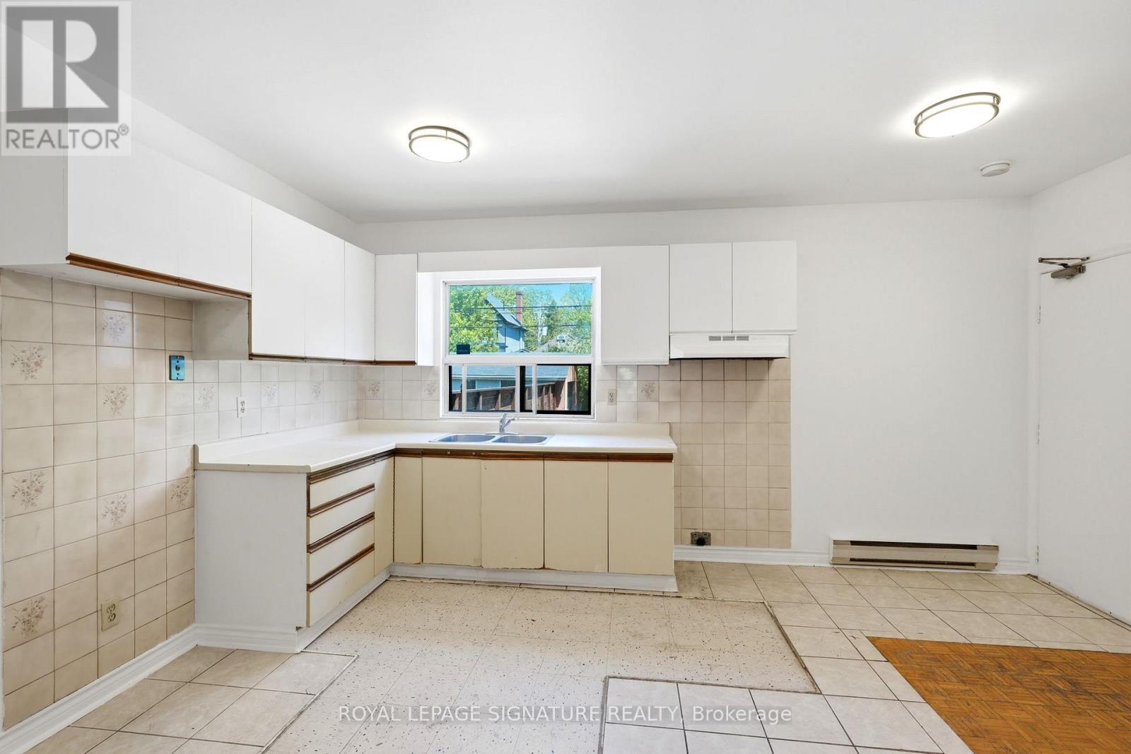 227 Woodfield Road, Toronto, Ontario  M4L 2W8 - Photo 23 - E13229230