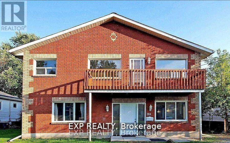 201 GARDEN AVENUE, Georgina, Ontario