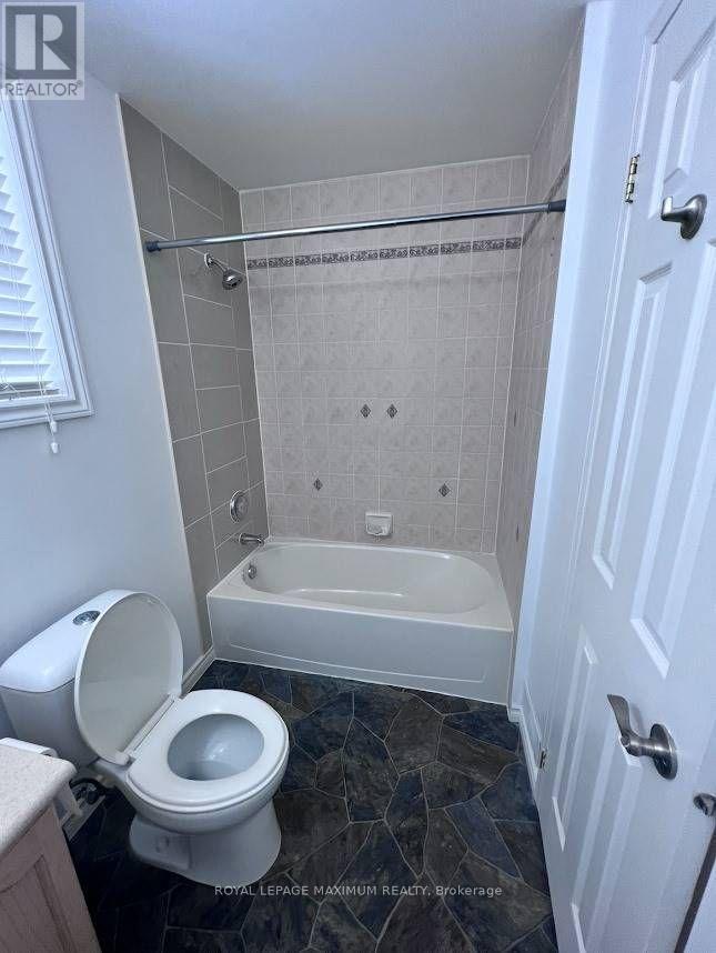 Bsmt - 82 Ambler, Barrie, Ontario  L4M 7A6 - Photo 11 - S13229102