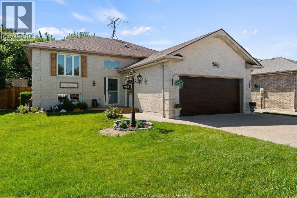 251 WILLOWWOOD, Belle River, Ontario