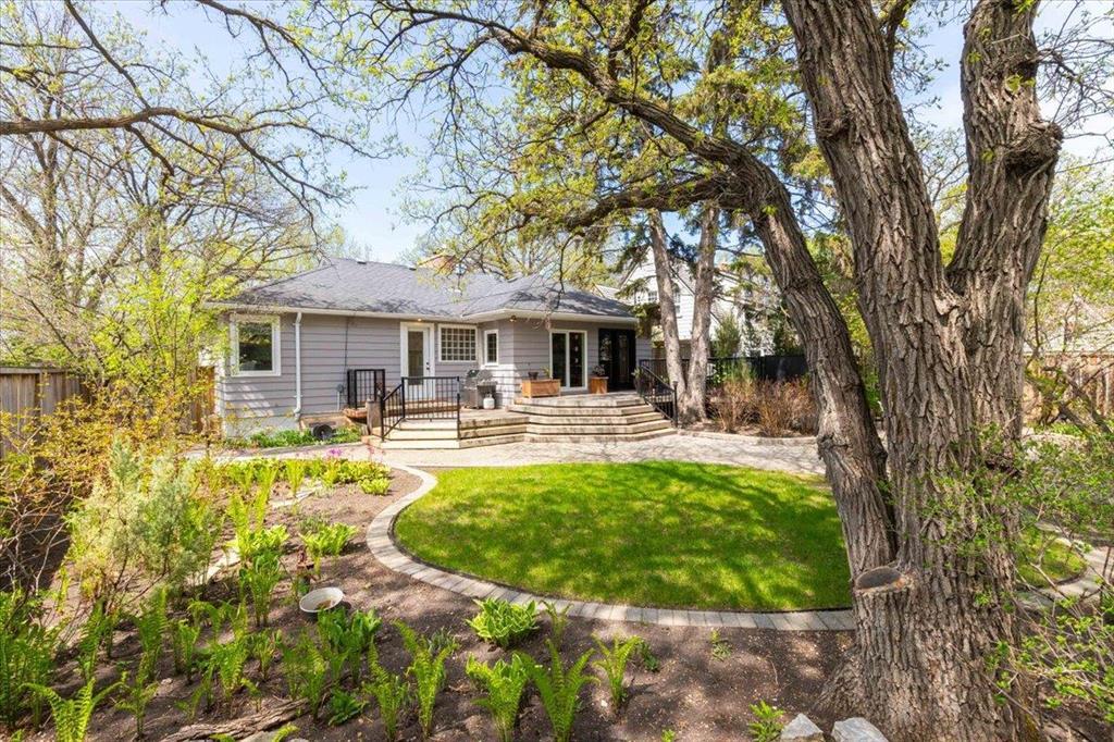 192 Carpathia Road, Winnipeg, Manitoba R3N 1S7 - Photo 1 - 202610156