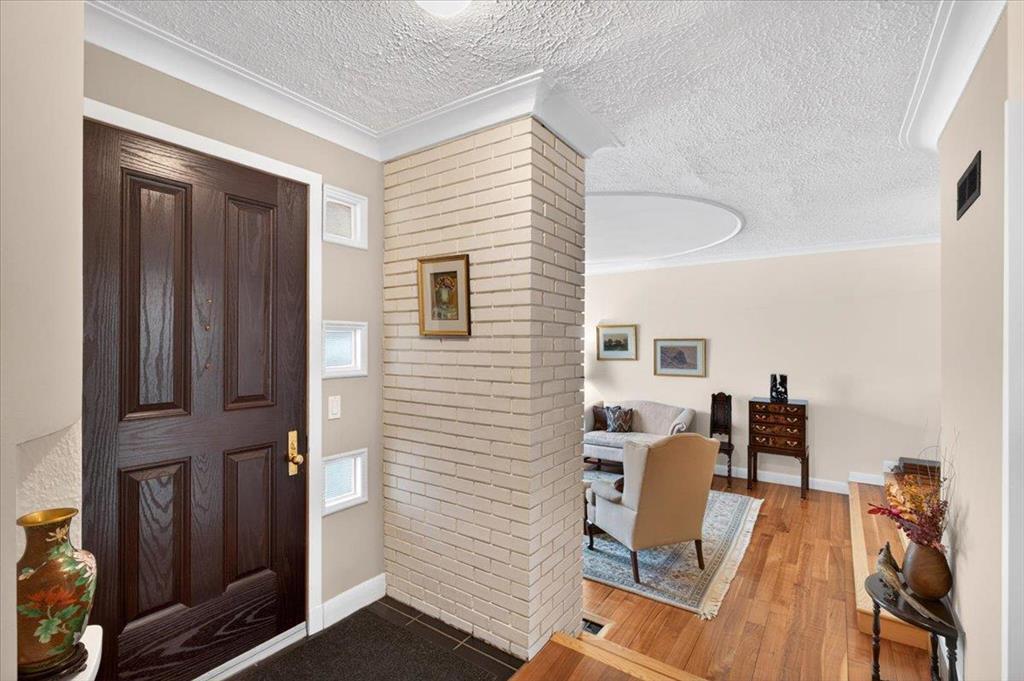 192 Carpathia Road, Winnipeg, Manitoba R3N 1S7 - Photo 2 - 202610156