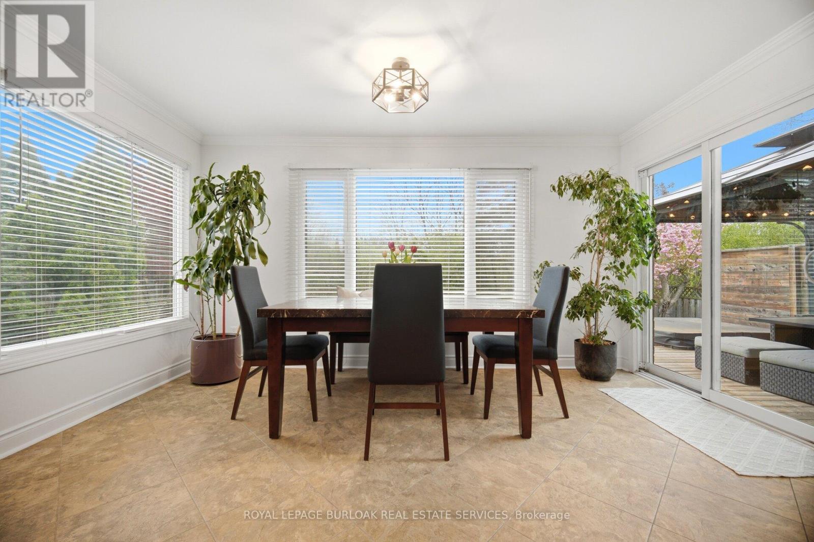 1122 Berkshire Court, Oakville, Ontario  L6M 2L6 - Photo 11 - W13229104