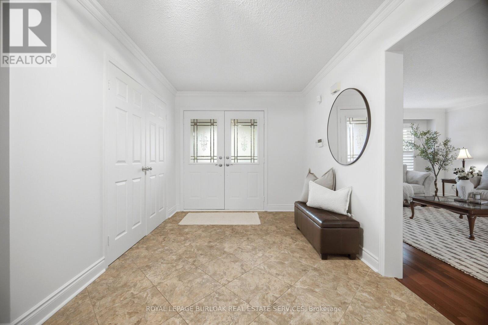 1122 Berkshire Court, Oakville, Ontario  L6M 2L6 - Photo 3 - W13229104