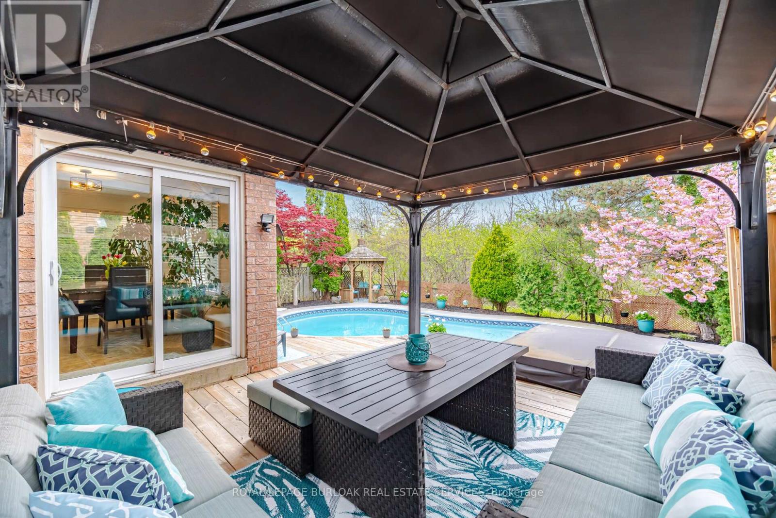 1122 Berkshire Court, Oakville, Ontario  L6M 2L6 - Photo 43 - W13229104