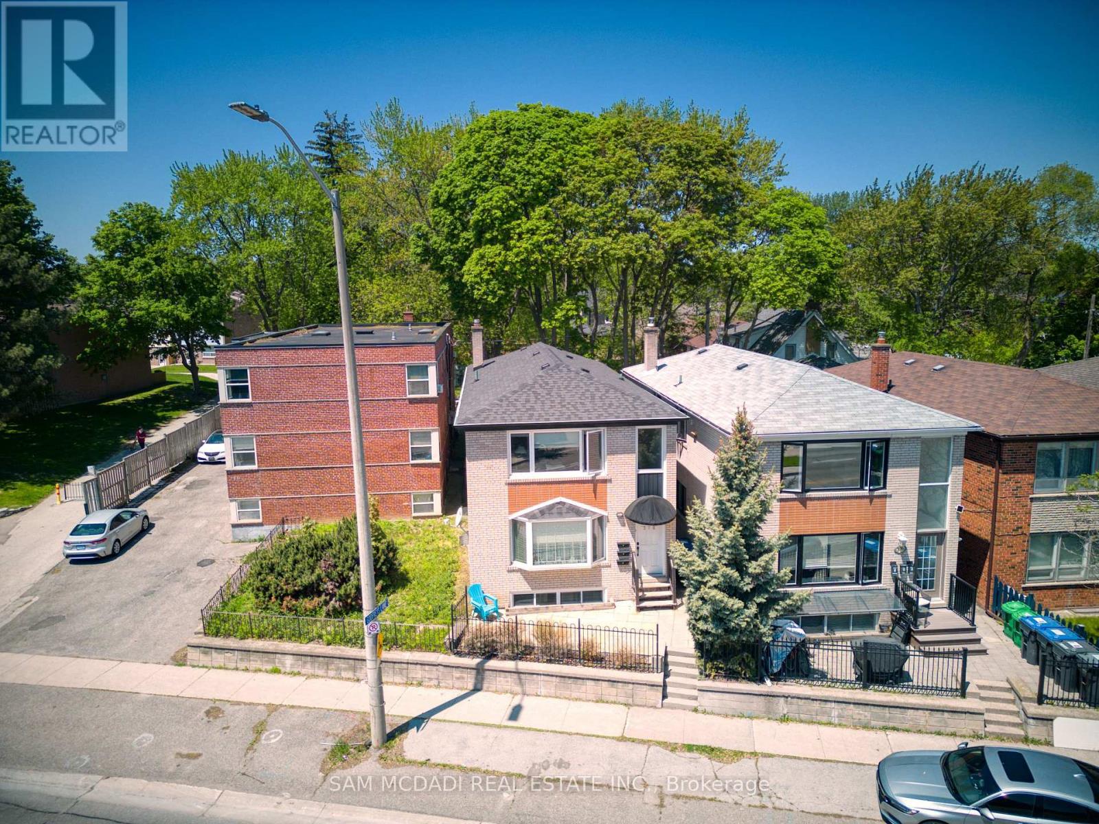378 Lakeshore Road W, Mississauga, Ontario  L5H 1H5 - Photo 2 - W13229228