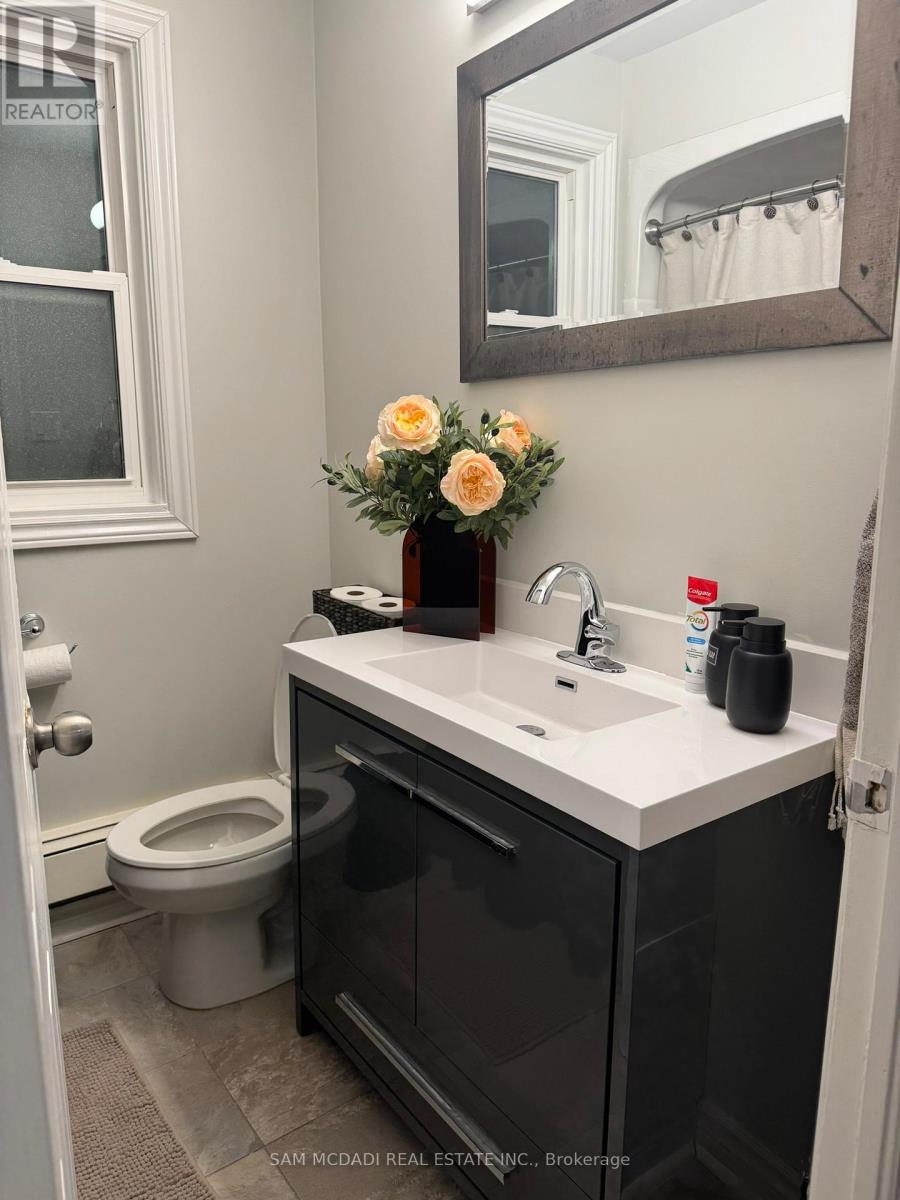 378 Lakeshore Road W, Mississauga, Ontario  L5H 1H5 - Photo 21 - W13229228