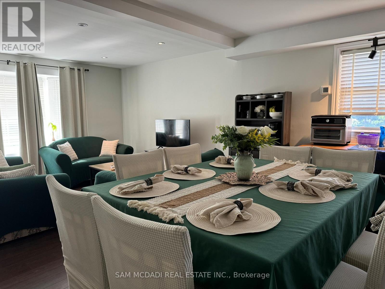 378 Lakeshore Road W, Mississauga, Ontario  L5H 1H5 - Photo 25 - W13229228