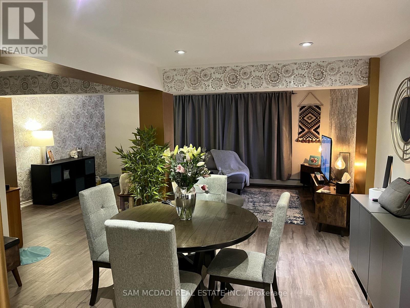 378 Lakeshore Road W, Mississauga, Ontario  L5H 1H5 - Photo 7 - W13229228