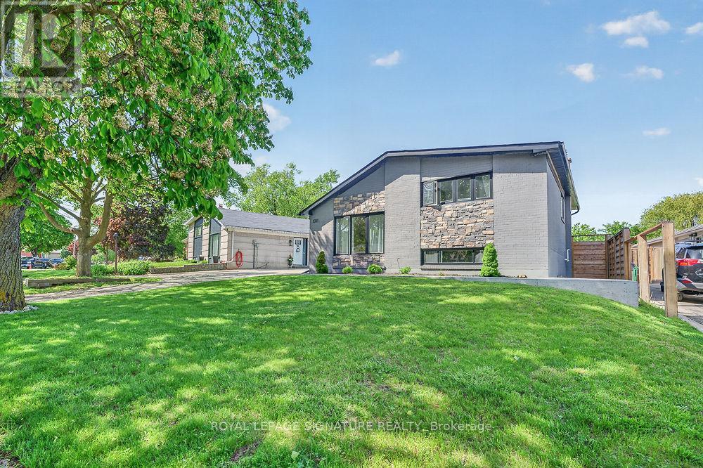 1311 Lewisham Drive, Mississauga, Ontario  L5J 3P8 - Photo 2 - W13229258