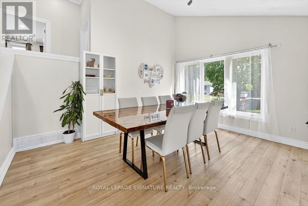 1311 Lewisham Drive, Mississauga, Ontario  L5J 3P8 - Photo 5 - W13229258