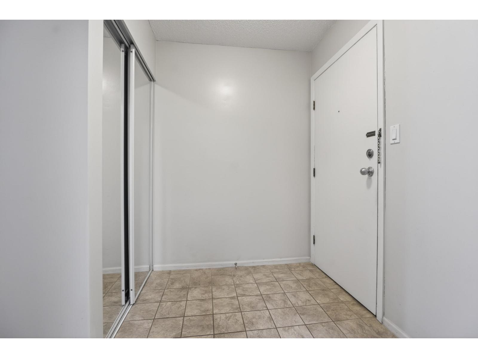 203 1410 Blackwood Street, White Rock, British Columbia  V4B 3V4 - Photo 3 - R3128272