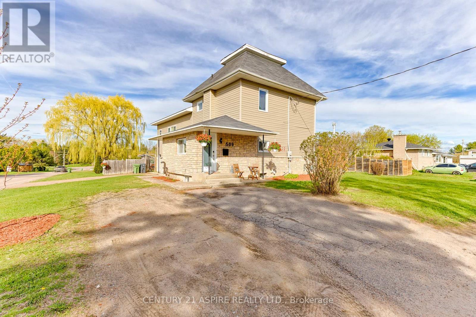 509 ROY STREET E, Laurentian Valley, Ontario