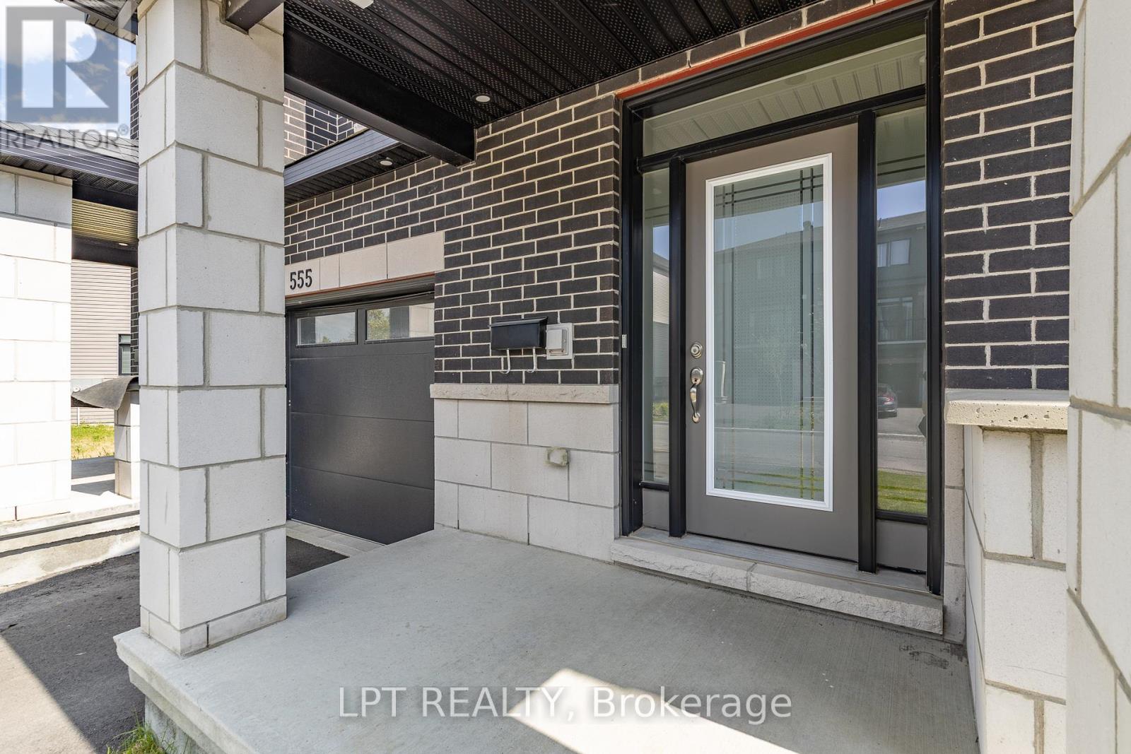 557 Tahoe Heights, Ottawa, Ontario K1T 0X4 - Photo 3 - X13229308