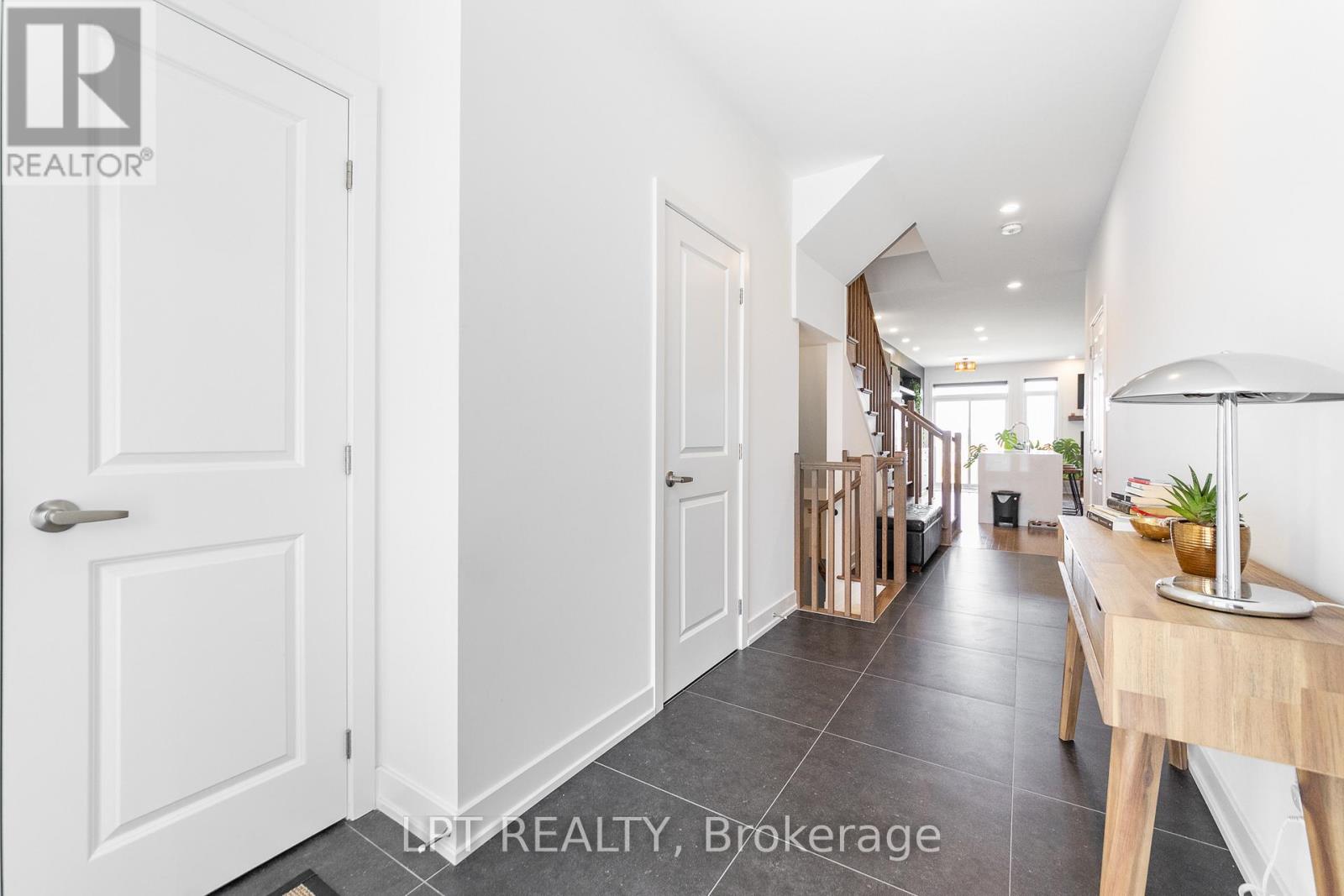 557 Tahoe Heights, Ottawa, Ontario K1T 0X4 - Photo 5 - X13229308