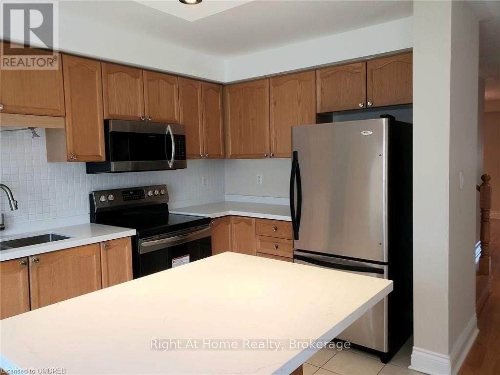2467 Carberry Way, Oakville, Ontario  L6M 4S5 - Photo 2 - W13229350