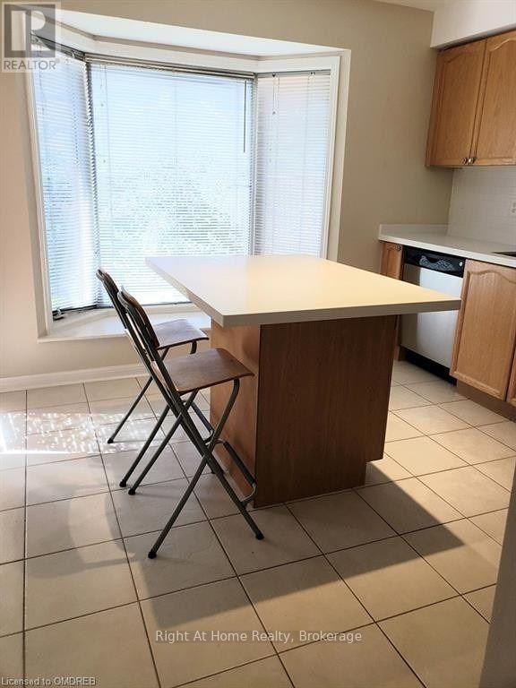2467 Carberry Way, Oakville, Ontario  L6M 4S5 - Photo 3 - W13229350