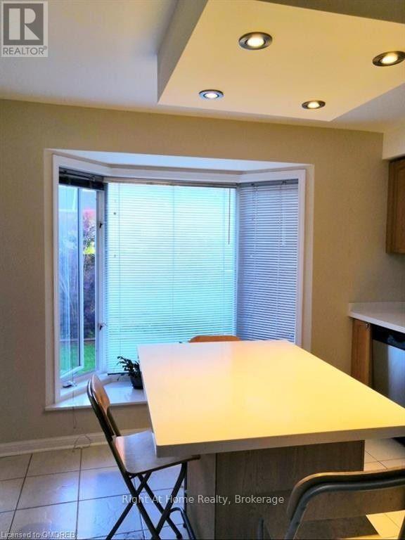 2467 Carberry Way, Oakville, Ontario  L6M 4S5 - Photo 4 - W13229350