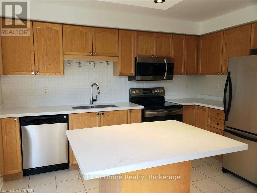 2467 Carberry Way, Oakville, Ontario  L6M 4S5 - Photo 5 - W13229350