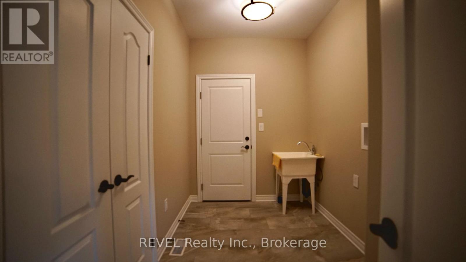 7135 Optimist Lane, Niagara Falls, Ontario  L2E 0B2 - Photo 10 - X13229354
