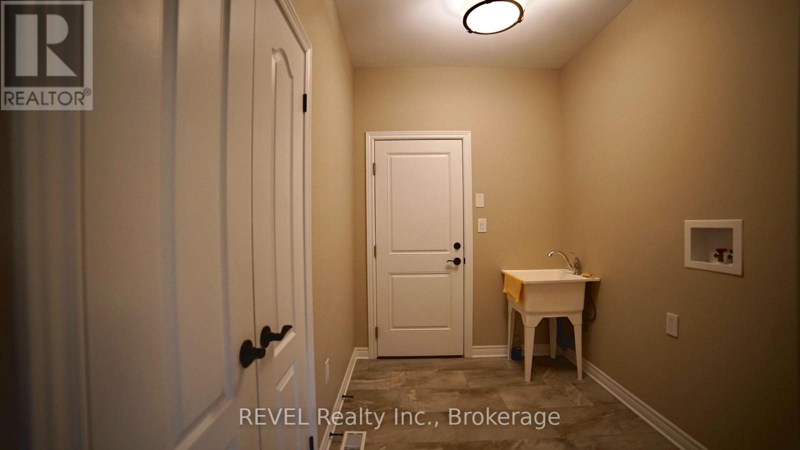 7135 Optimist Lane, Niagara Falls, Ontario  L2E 0B2 - Photo 13 - X13229354
