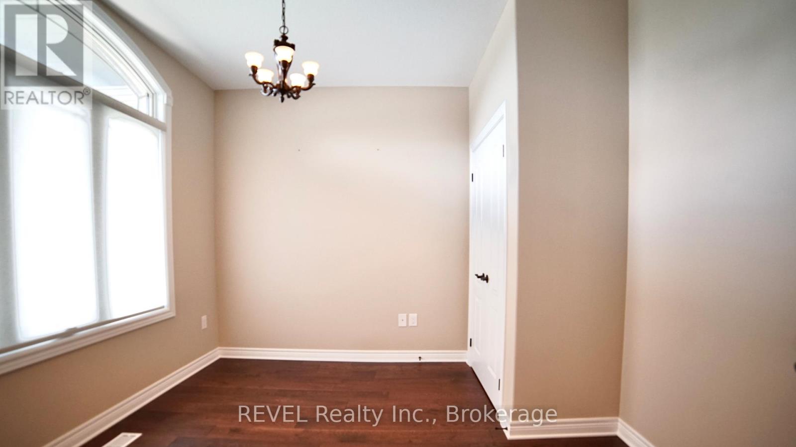 7135 Optimist Lane, Niagara Falls, Ontario  L2E 0B2 - Photo 2 - X13229354