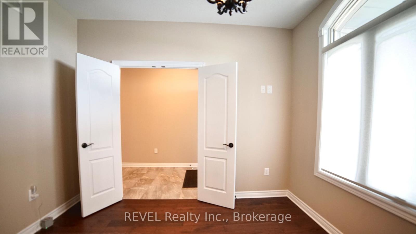 7135 Optimist Lane, Niagara Falls, Ontario  L2E 0B2 - Photo 3 - X13229354