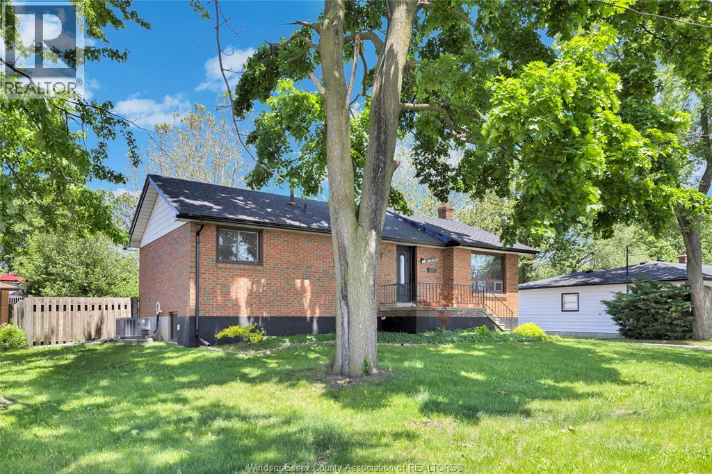 2440 Cousineau, Lasalle, Ontario  N9H 1C1 - Photo 2 - 26012852