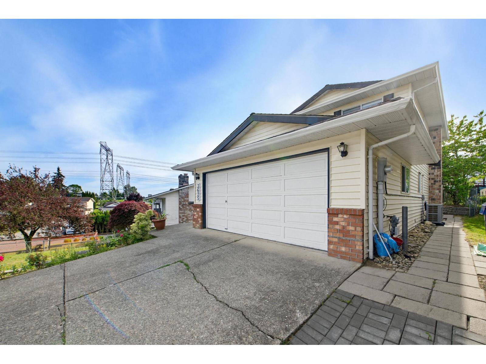 3625 Nootka Street, Abbotsford, British Columbia V2T 5A2 - Photo 3 - R3128419