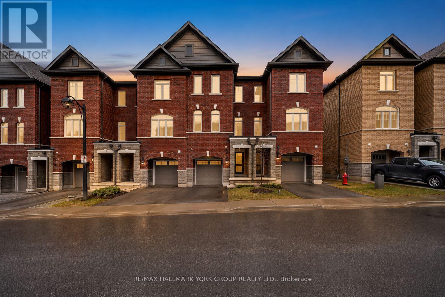 104 GORDON CIRCLE, Newmarket, Ontario