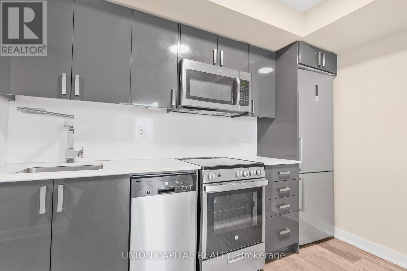 1014 - 38 Monte Kwinter Court, Toronto, Ontario  M4P 1E4 - Photo 4 - C13229360