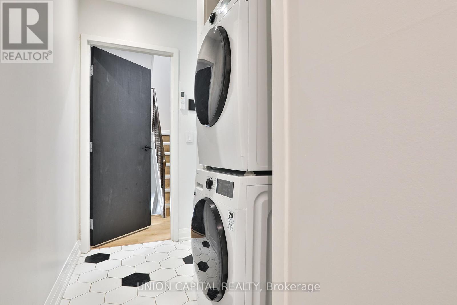 2 - 612 Gerrard Street E, Toronto, Ontario  M4M 1Y3 - Photo 15 - E13229412