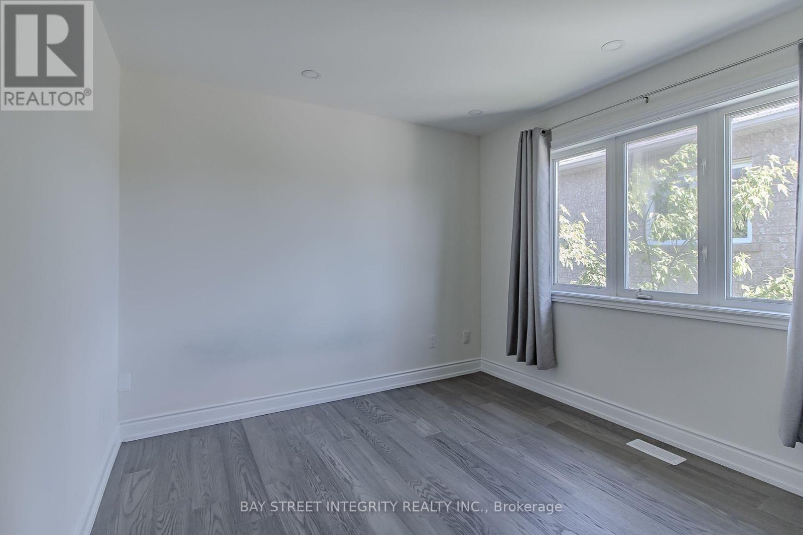 110 Holly Drive, Richmond Hill, Ontario  L4S 2R6 - Photo 10 - N13229324