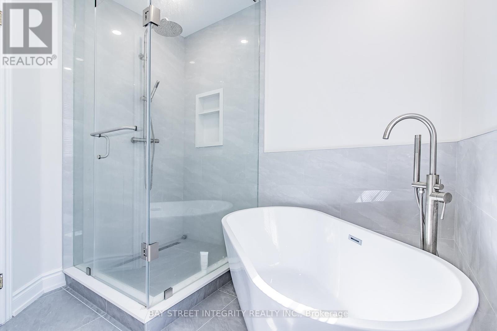 110 Holly Drive, Richmond Hill, Ontario  L4S 2R6 - Photo 15 - N13229324