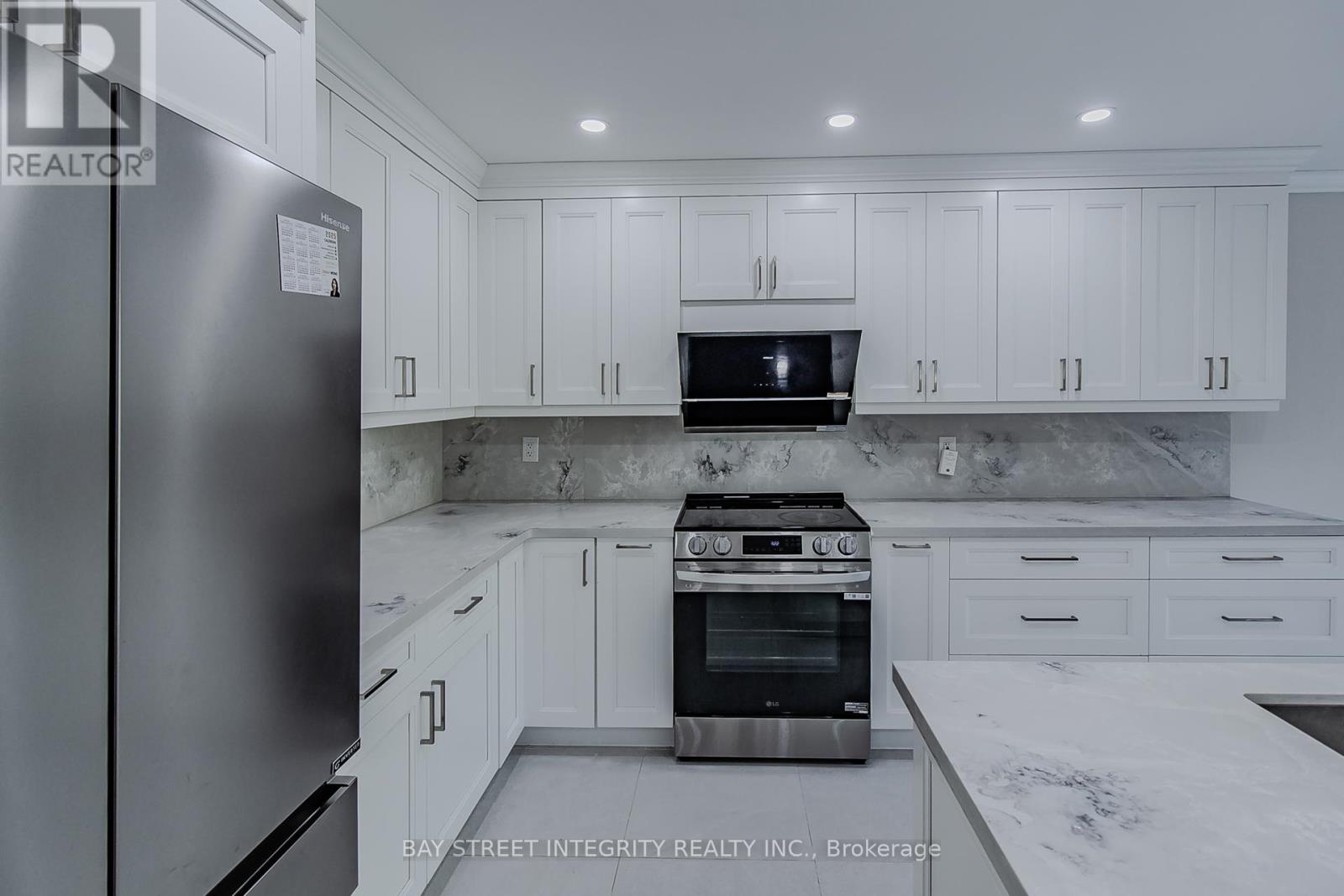 110 Holly Drive, Richmond Hill, Ontario  L4S 2R6 - Photo 3 - N13229324