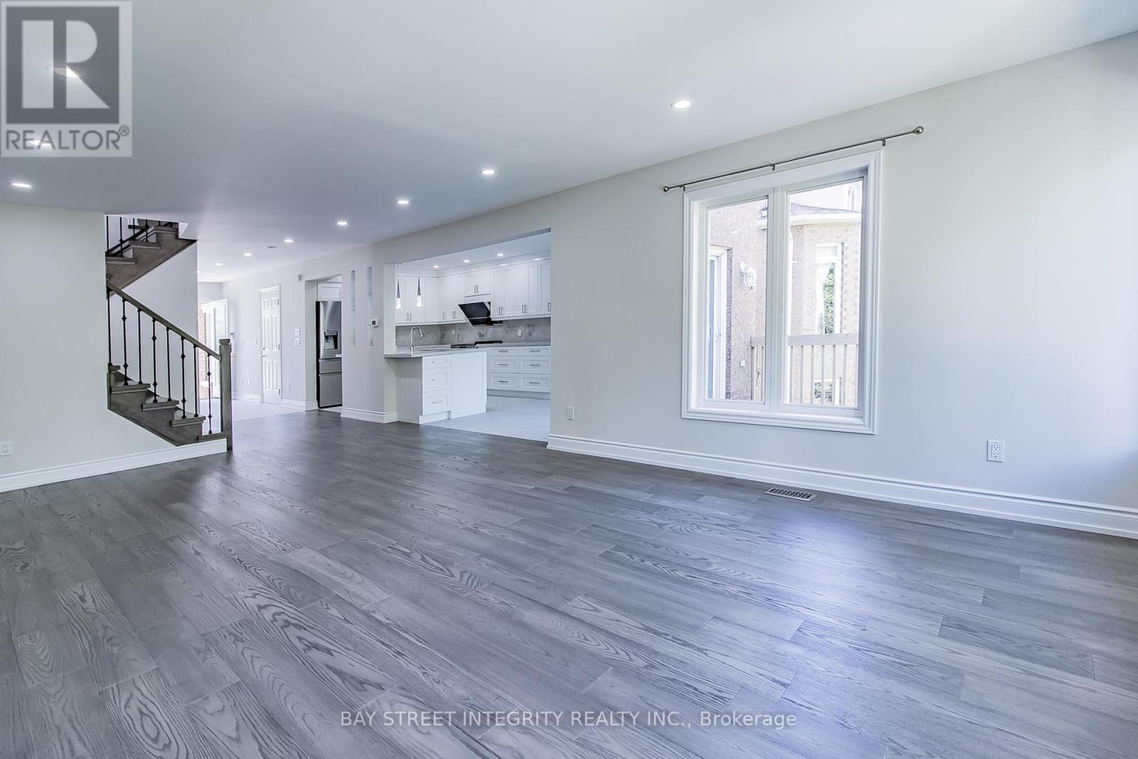 110 Holly Drive, Richmond Hill, Ontario  L4S 2R6 - Photo 8 - N13229324