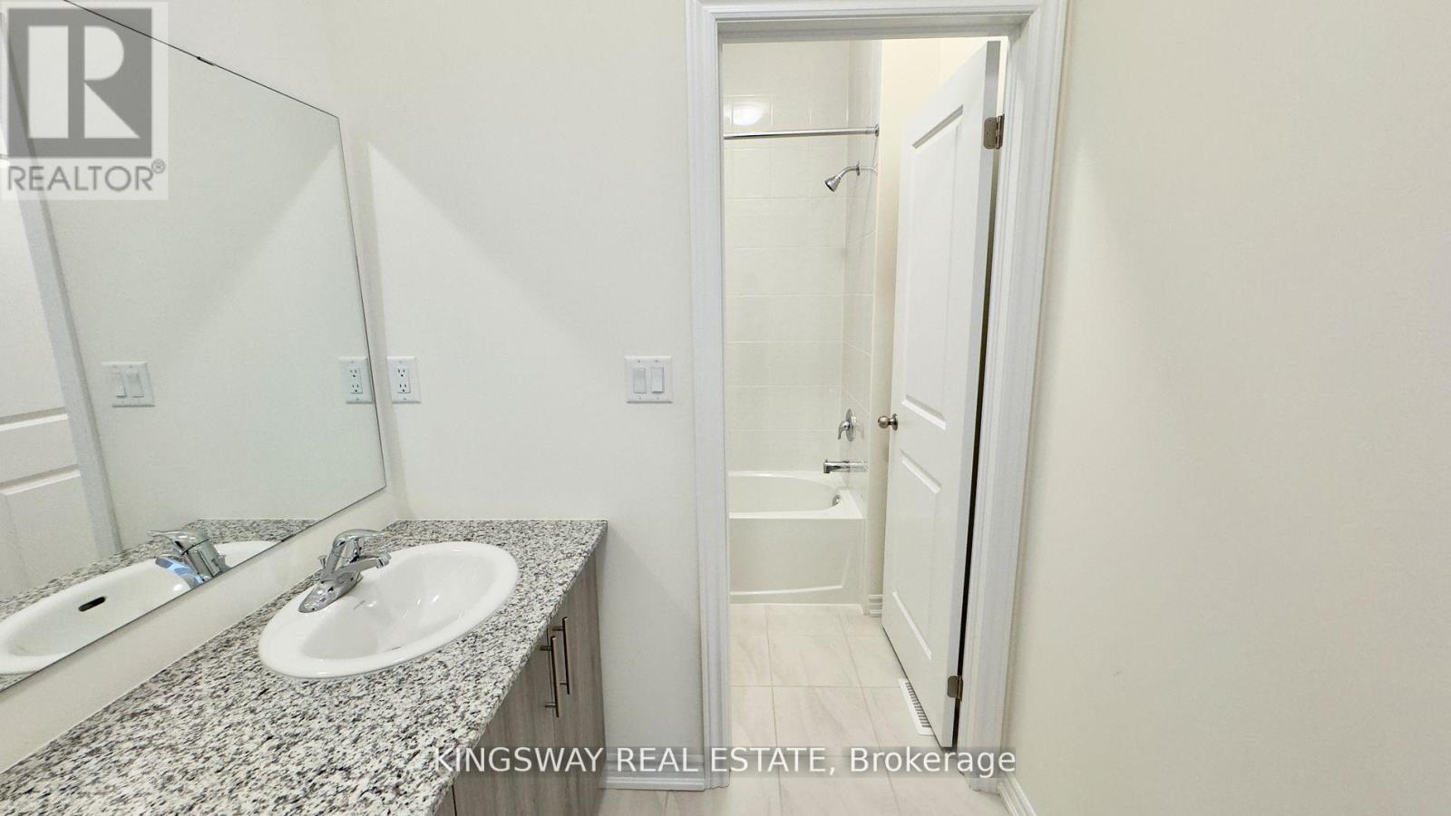 16 Blick Crescent, Aurora, Ontario  L4G 4A7 - Photo 17 - N13229492