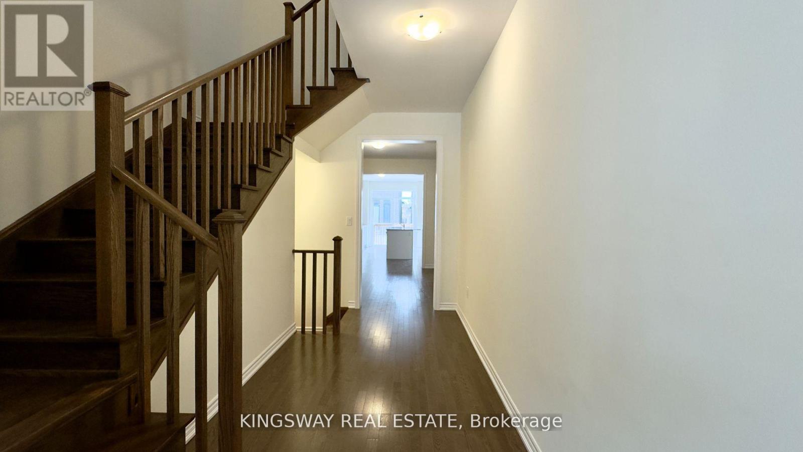 16 Blick Crescent, Aurora, Ontario  L4G 4A7 - Photo 2 - N13229492