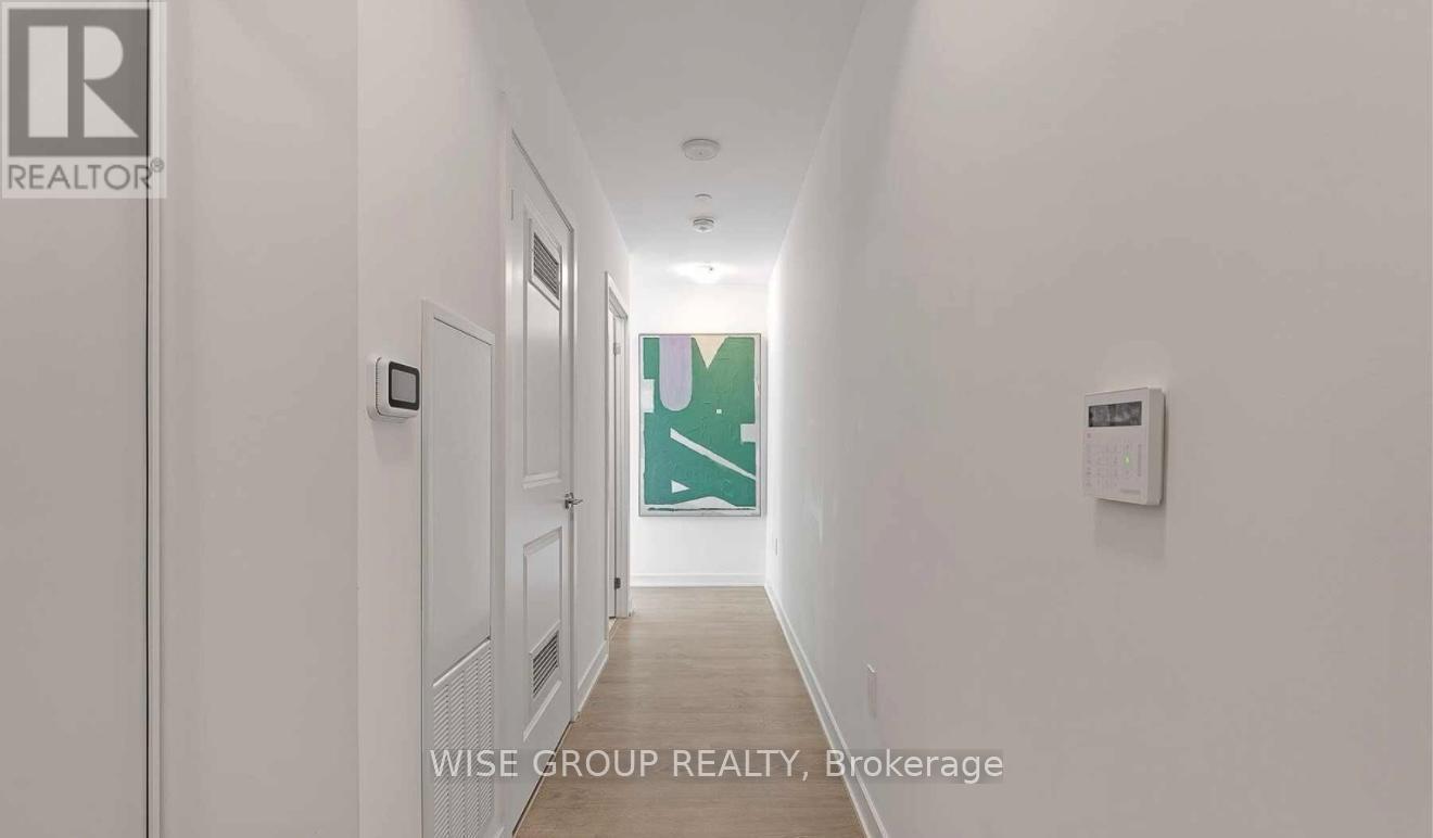 Lph04 - 120 Eagle Rock Way, Vaughan, Ontario  L6A 5C2 - Photo 2 - N13229496